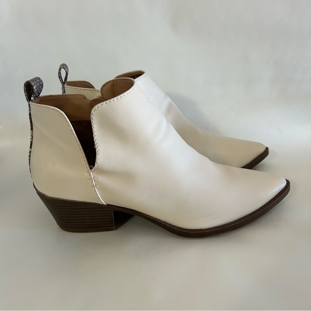 Time and Tru Ivory zip up ankle boots with snake print detail - Picture 2 of 10